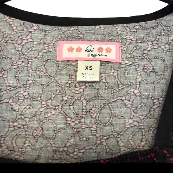 Koi by Kathy Peterson Red Lace Print Black Scrub Top (XS) - Picture 4 of 4